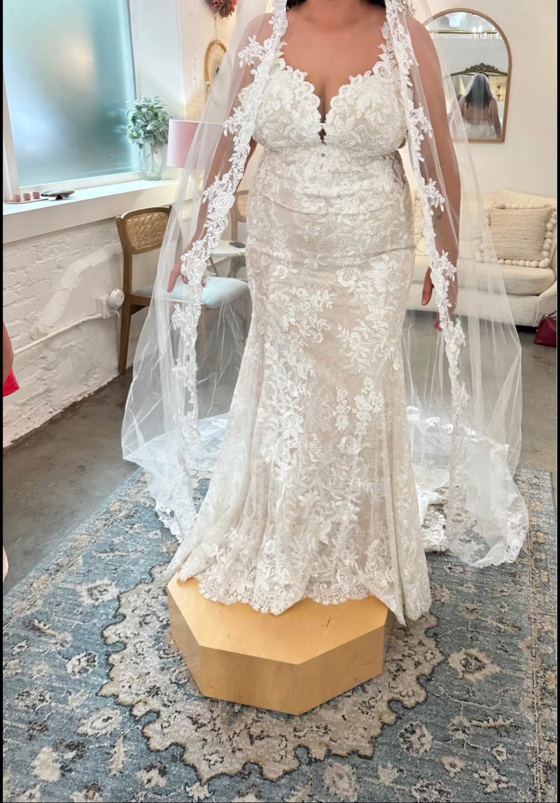 Martina Liana Wedding Dress Size 14, Never Altered Gorgeous lace, sample dress