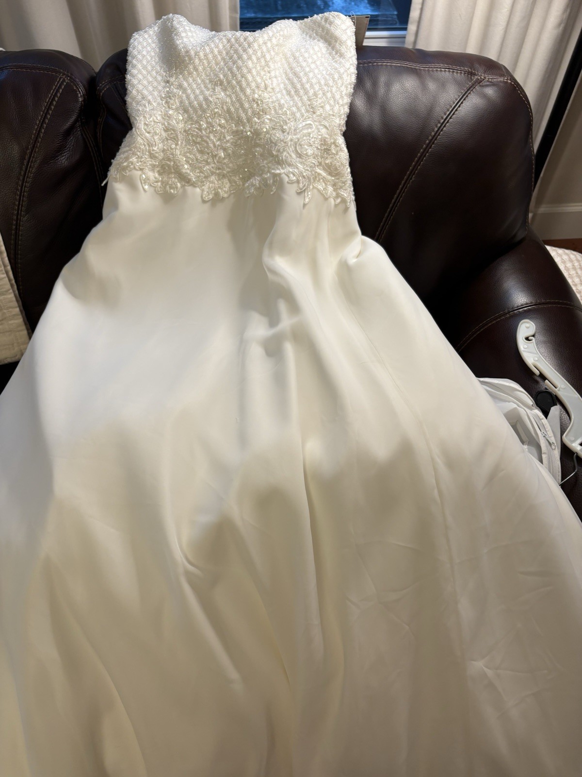Stunning Bridal Gown W Beautiful Beaded Bodice, Strapless/never Worn Style, S 6