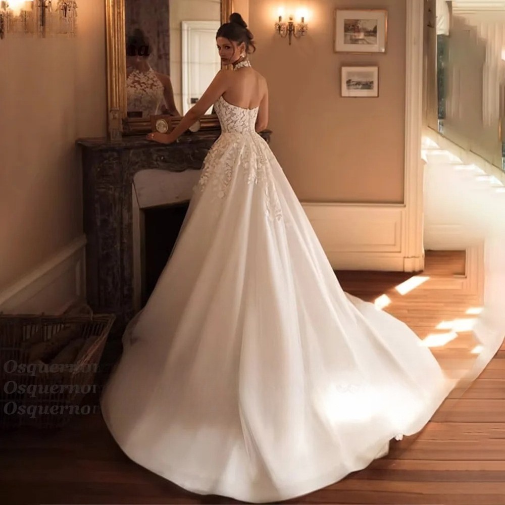 Halter Wedding Dresses Lace Appliques A-line Sleeveless Button Bridal Gown