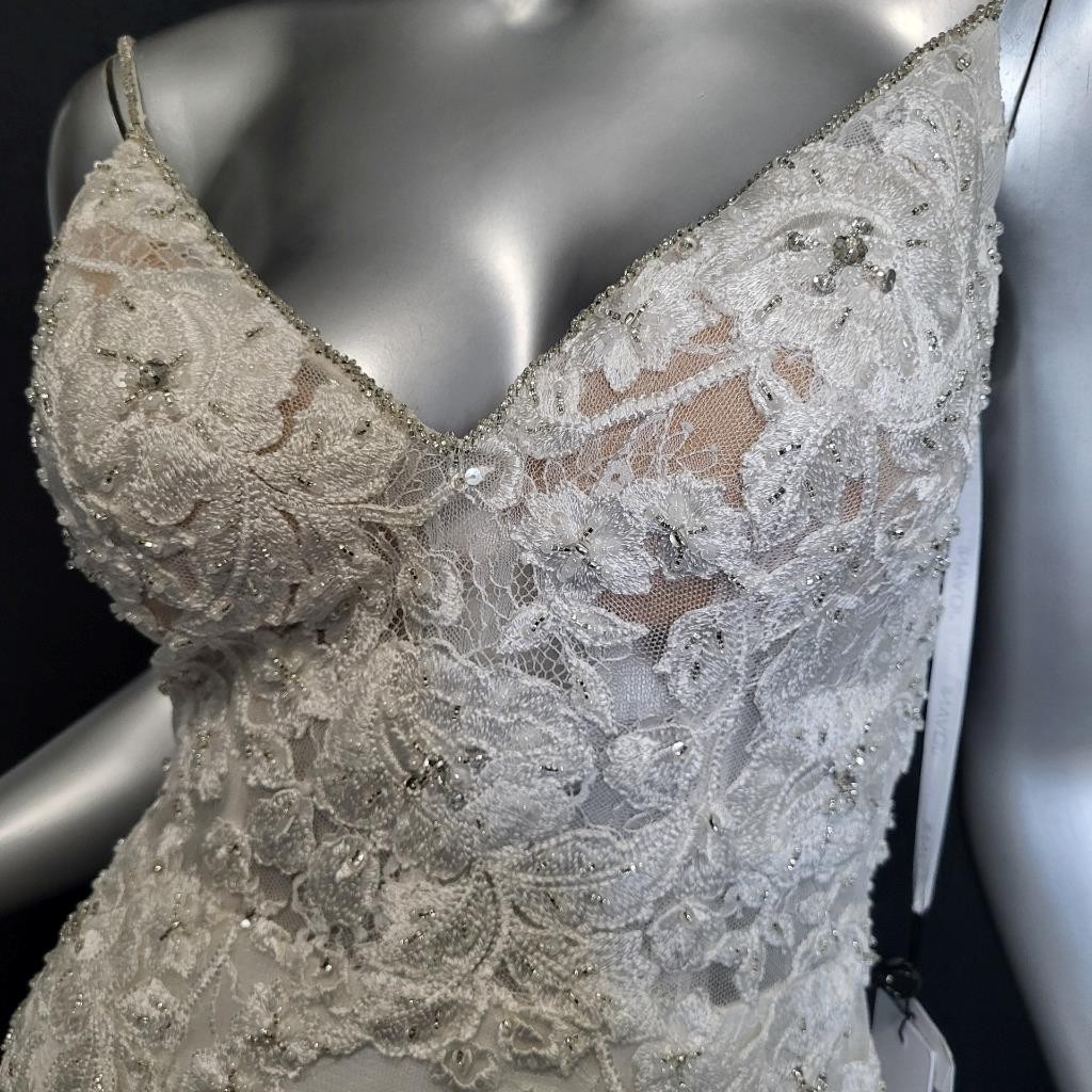 NWT~$1699~JOVANI~2/4~IVORY EMBELLISHED LACE FIT & FLARE WEDDING DRESS GOWN