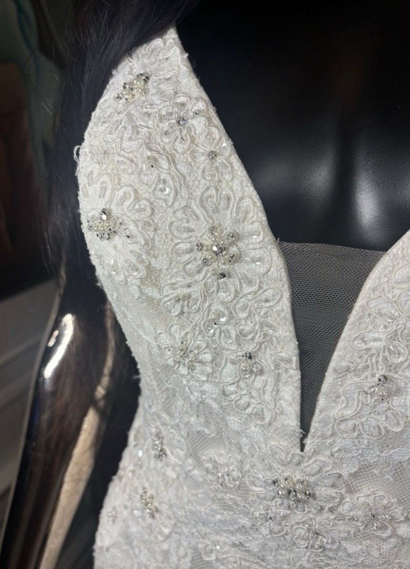 Casablanca Bridal Ivory Lace Fit & Flare Wedding Dress V Neck Size 12