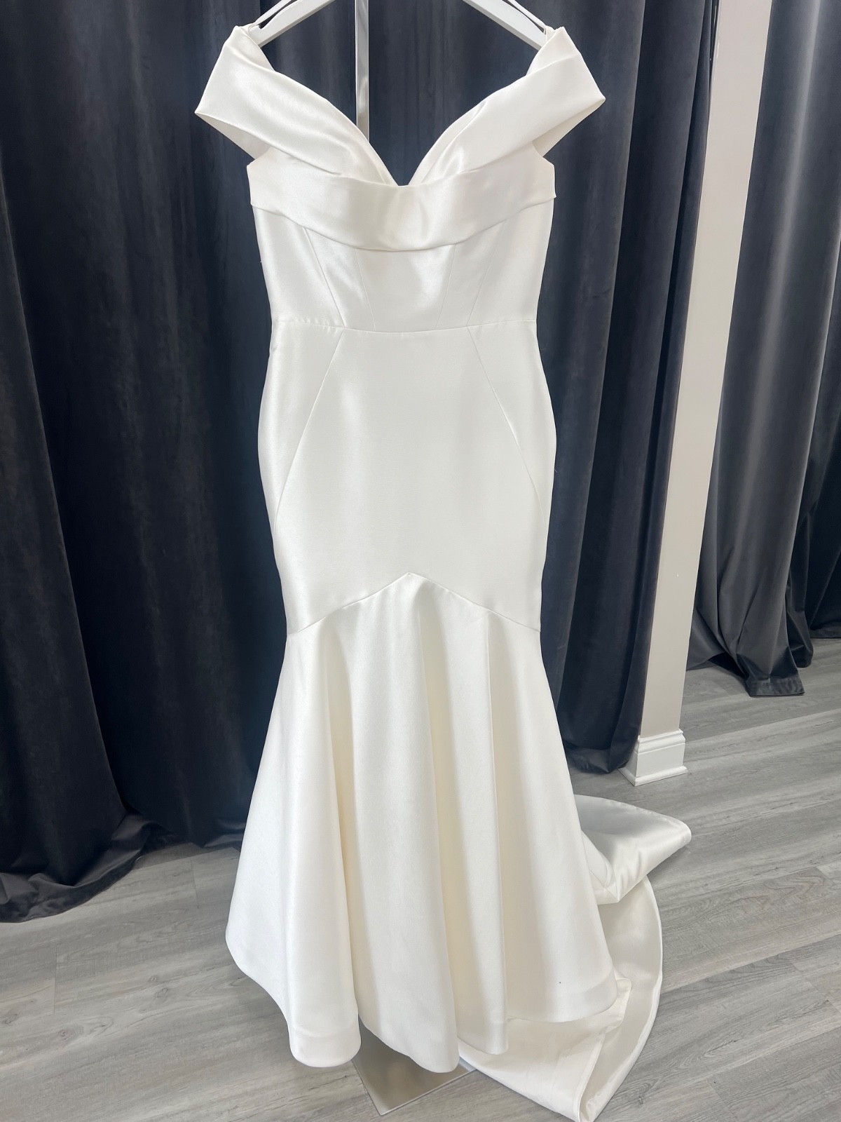 wedding dress Pronovias Avonia size 12 off white