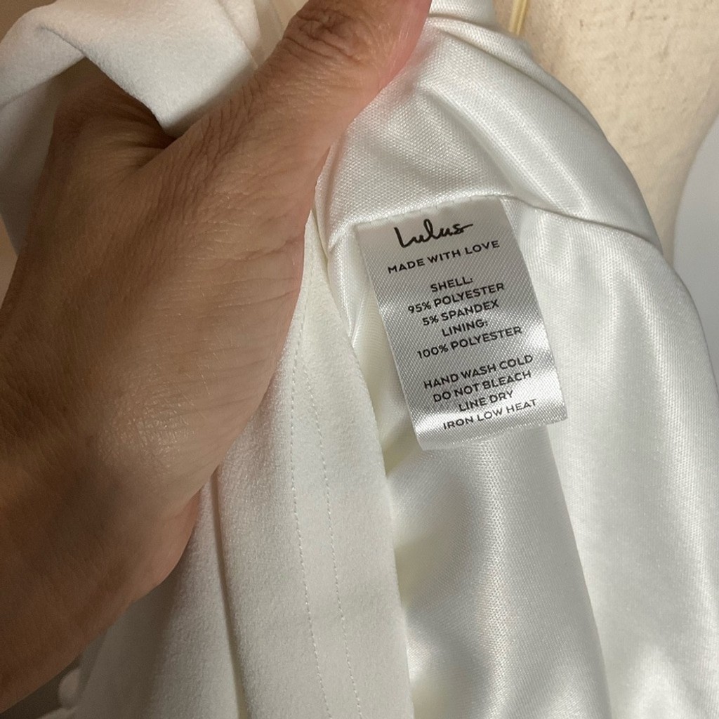 Lulu’s Winter White Square Neck Scoop Back Bow Train Wedding Gown Size Medium