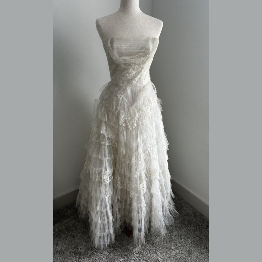 Vintage Tulle Wedding Dress Strapless Layered White Applique Floor Length