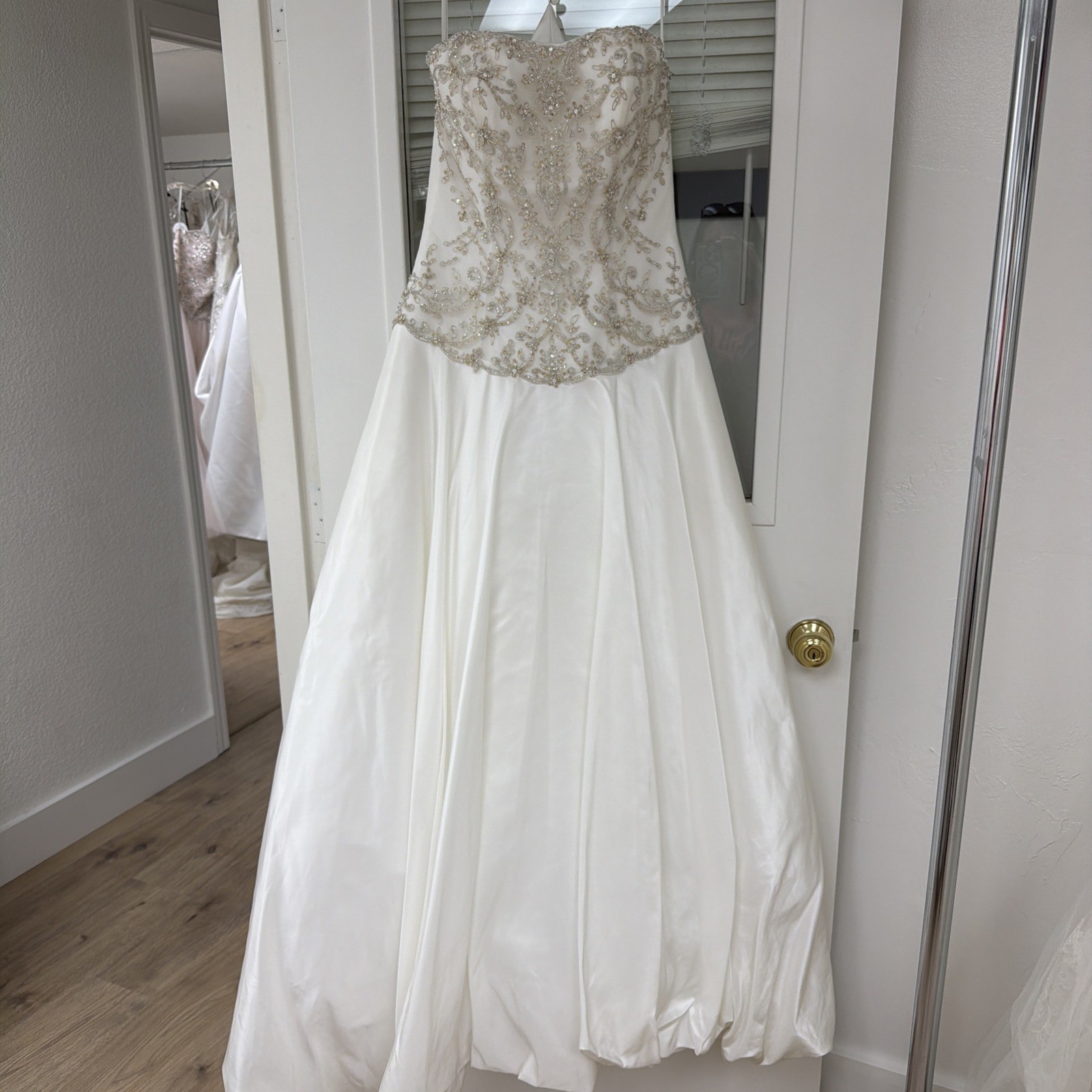 Allure Size 8 Strapless Wedding Dress