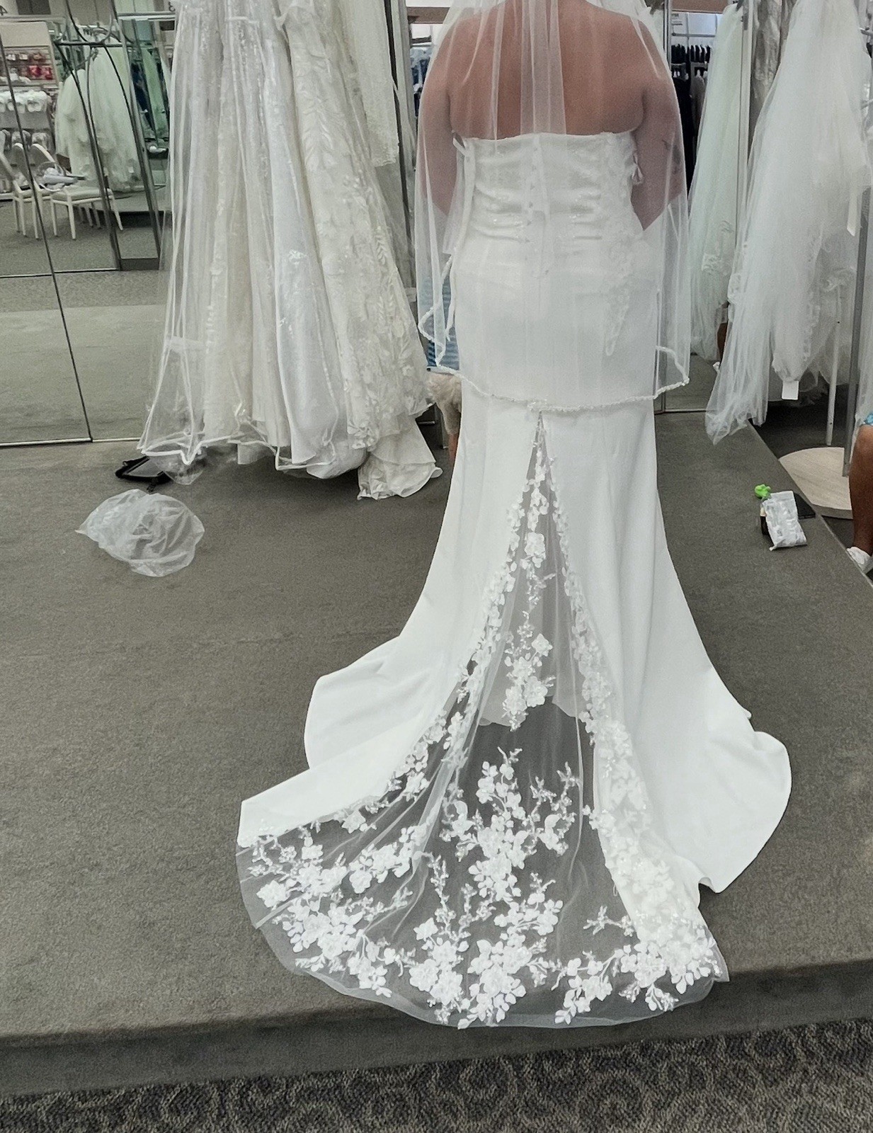 David’s Bridal WG3849 White Lace Beaded V-Neck Fit & Flare Train Dress 18