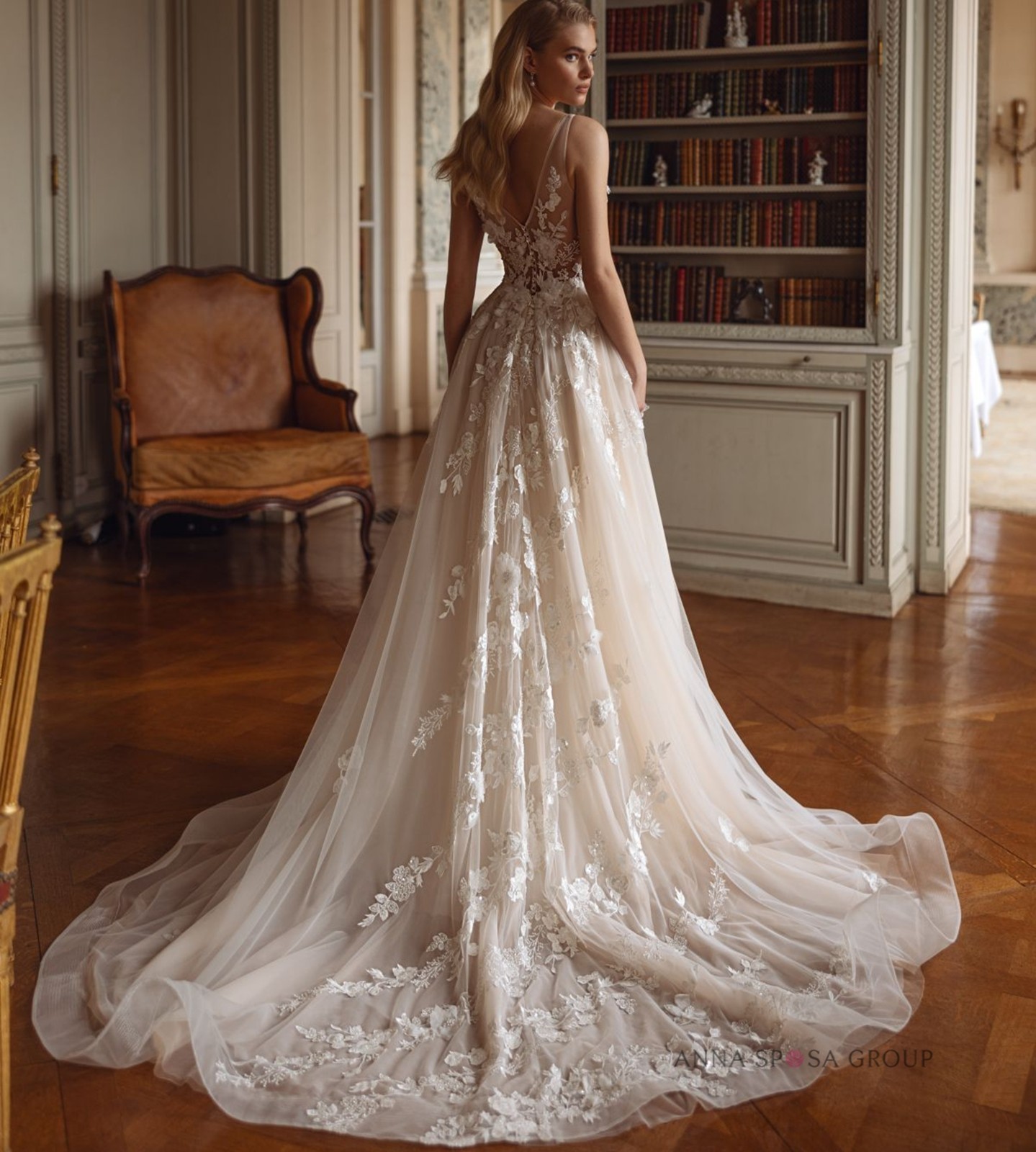 3D flowers lace wedding dress wedding dress 32-60 straps buttons to measure train