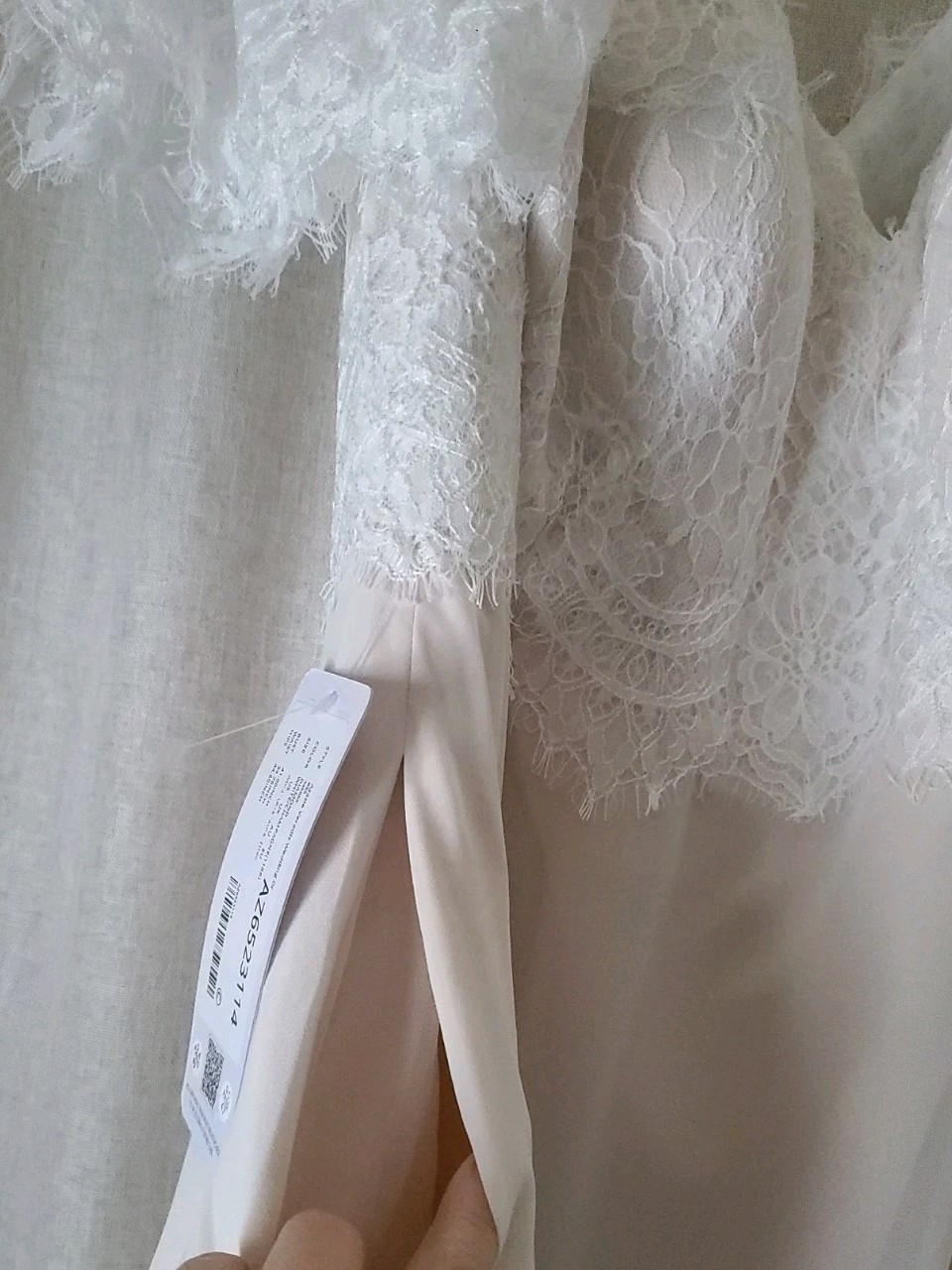 Azazie NWT Veradis Diamond White/Champagne Wedding Dress Sz WD14 Flutter Sleeve
