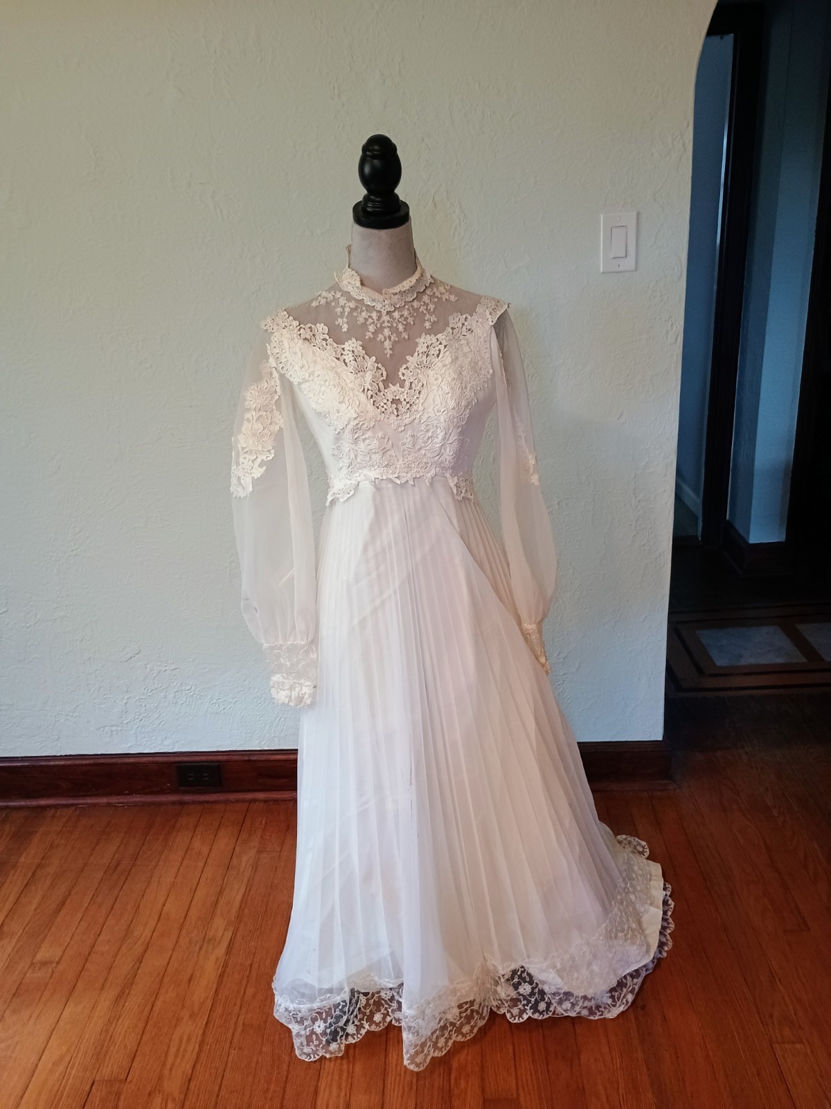 Beautiful white wedding dress with pleated underskirt Long train sz S/M #3