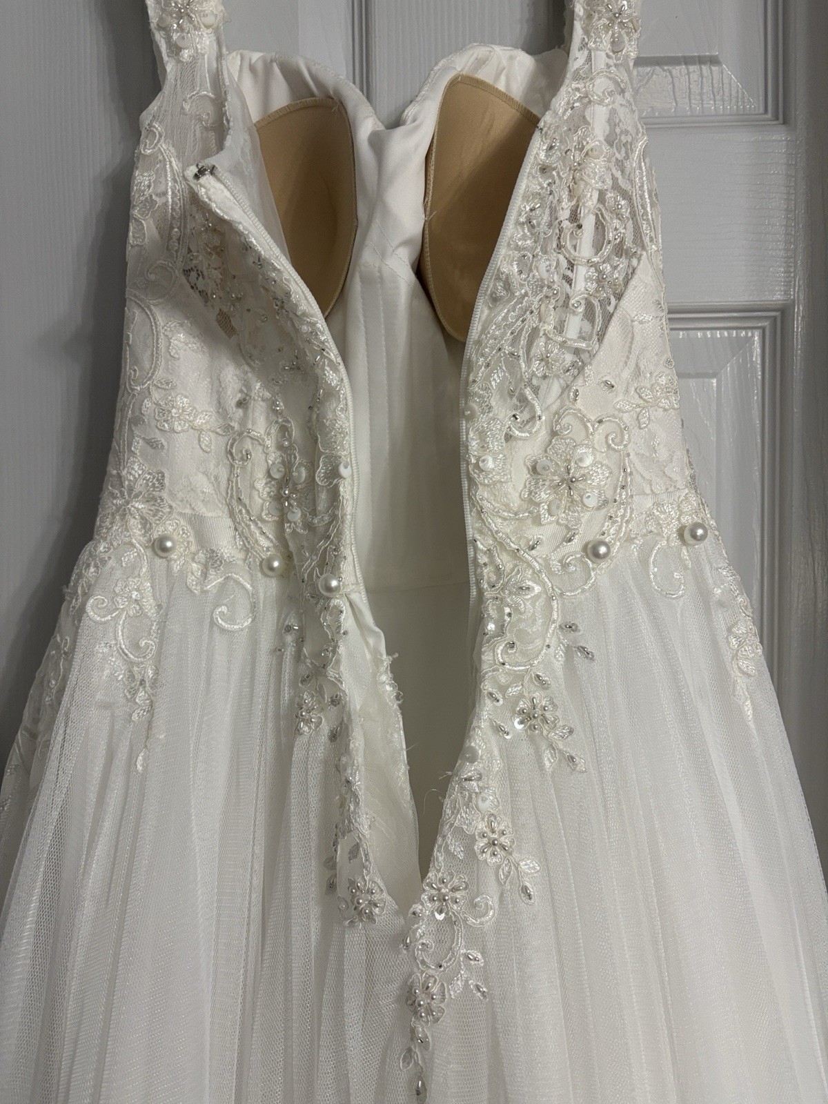 NWT Oleg Cassini CWG729 Off Shoulder Tulle Ballgown Wedding Dress White Size 4