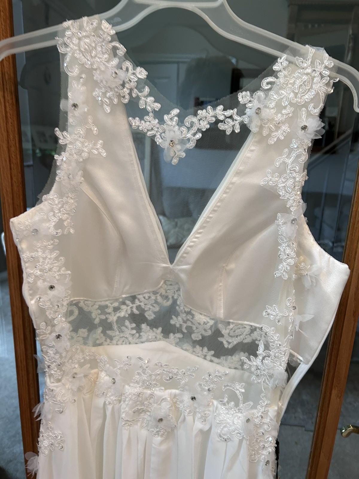 Milano Size 12 White Bridal Gown V-neck Embellished Bodice Wedding pleated