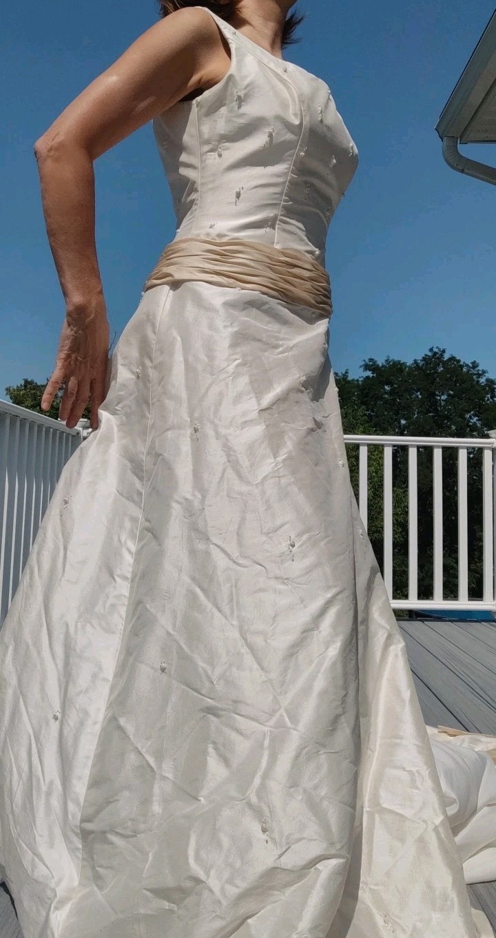 New Wedding Dress Gown M Veil Purse Gloves Long Train Ivory Cream Beaded Corset