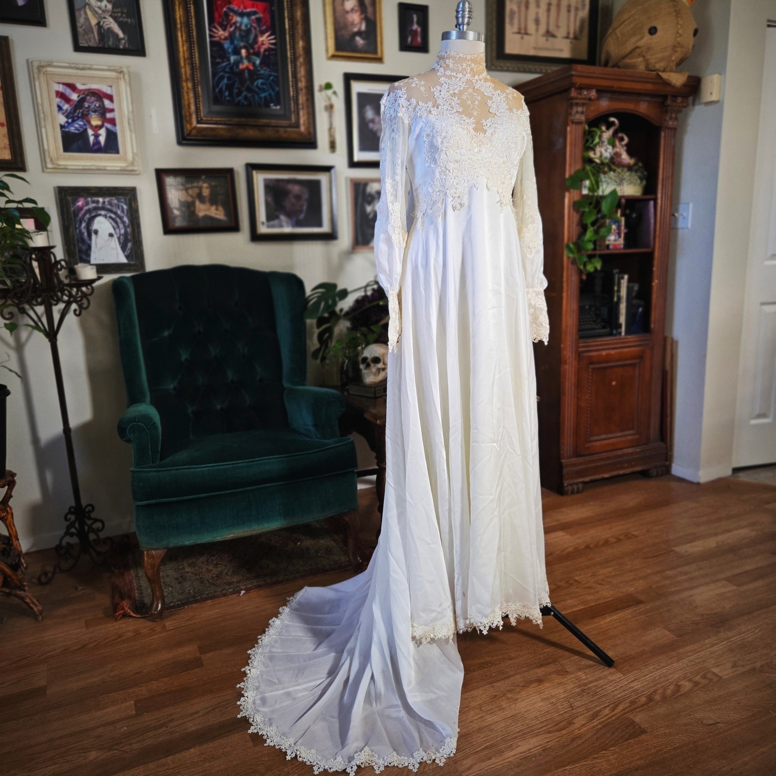 Vintage 70s White Lace High Neck Wedding Dress Long Sleeve Train Bridal Gown
