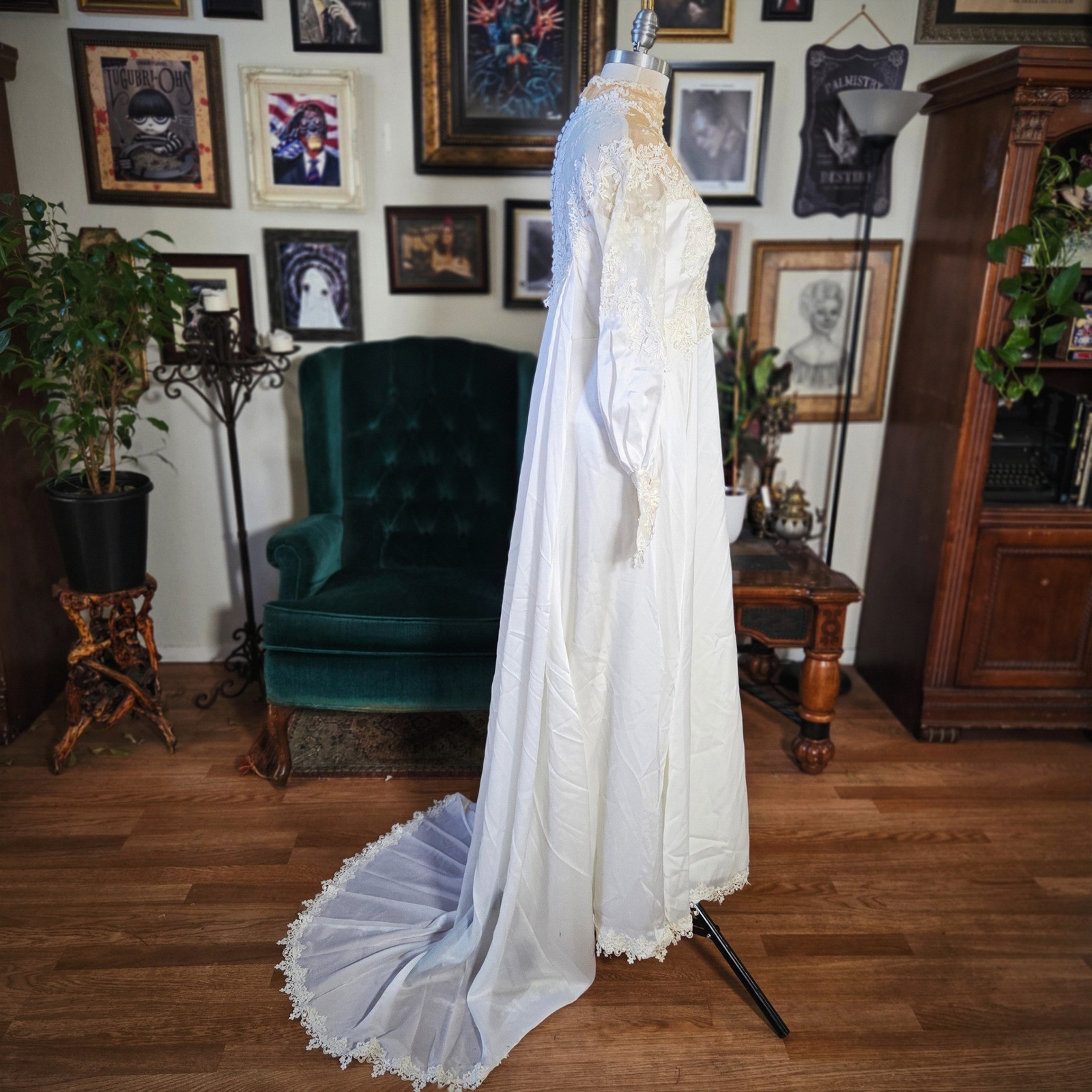Vintage 70s White Lace High Neck Wedding Dress Long Sleeve Train Bridal Gown