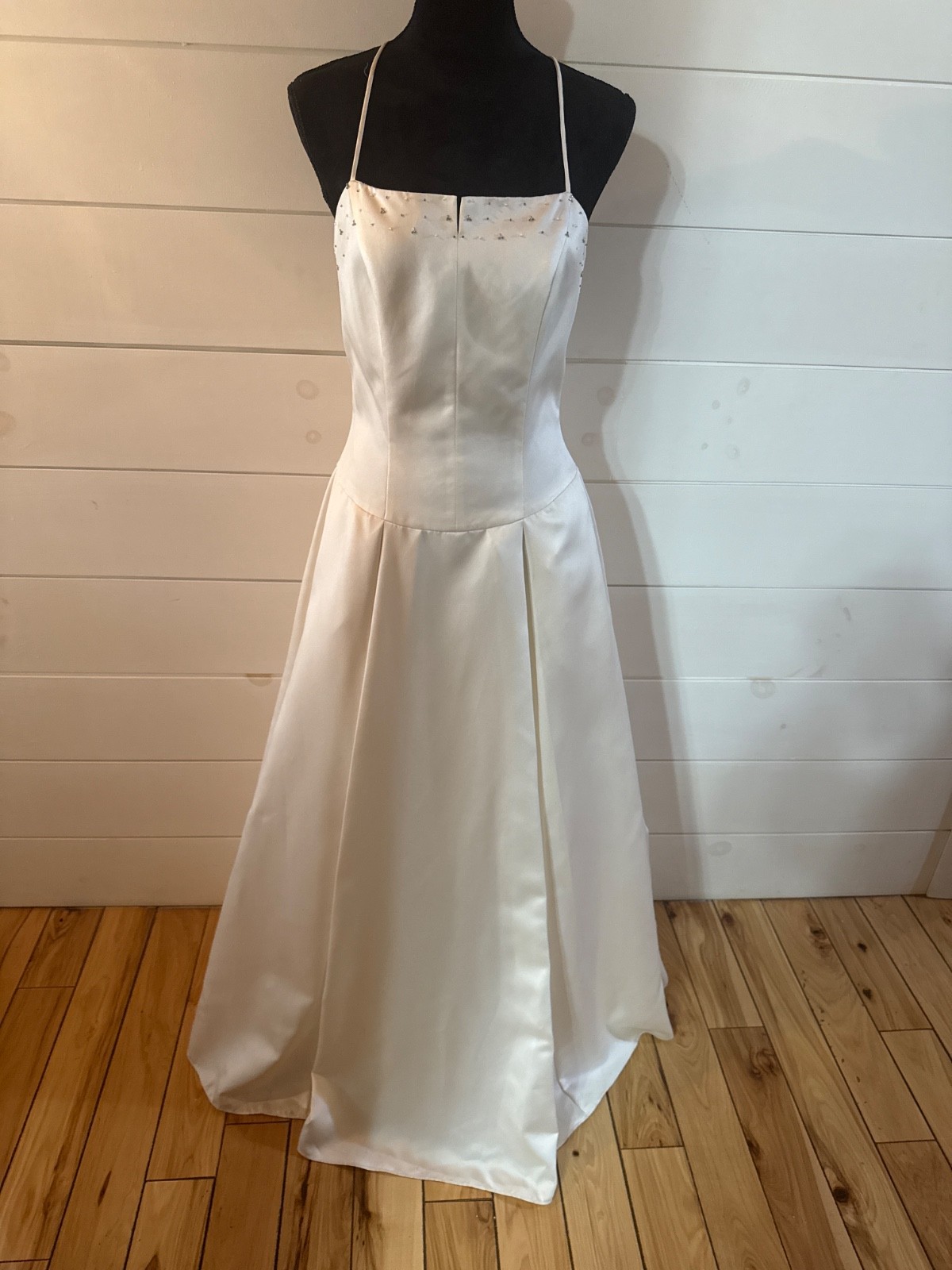 NWT Ivory Satin Square Neck Drop Waist Wedding Gown Gown With Pleats & Pockets