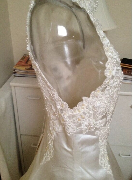 Demetrios Sleeveless Halter Neck Embellished Ivory Wedding Gown Size 8 ~NWT~