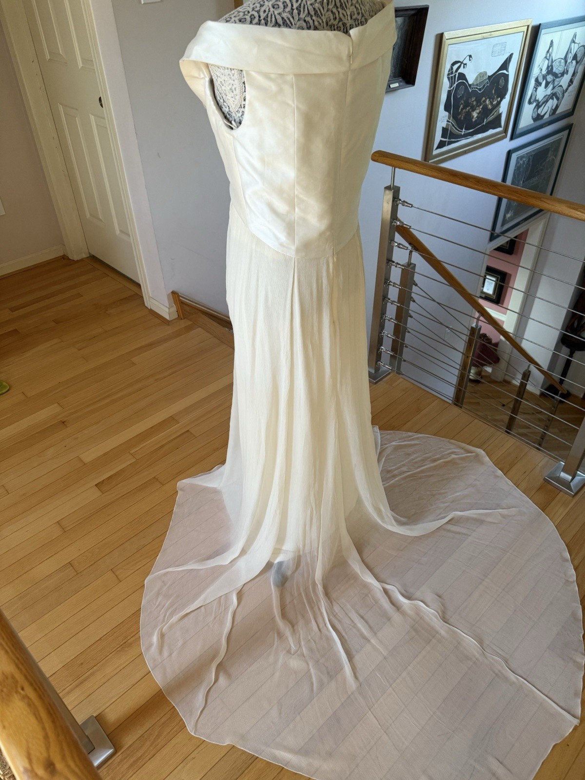 CAROLINA HERRERA 6 (10) Ivory Silk Chiffon OffShoulder Ruffled Wedding Dress NEW