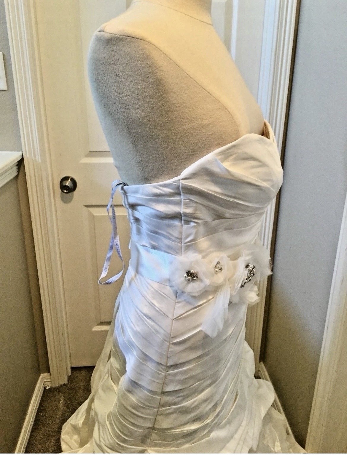 Kitty Chen Couture Wedding Dress Size 4 Mermaid Corset Back Rosette Skirt