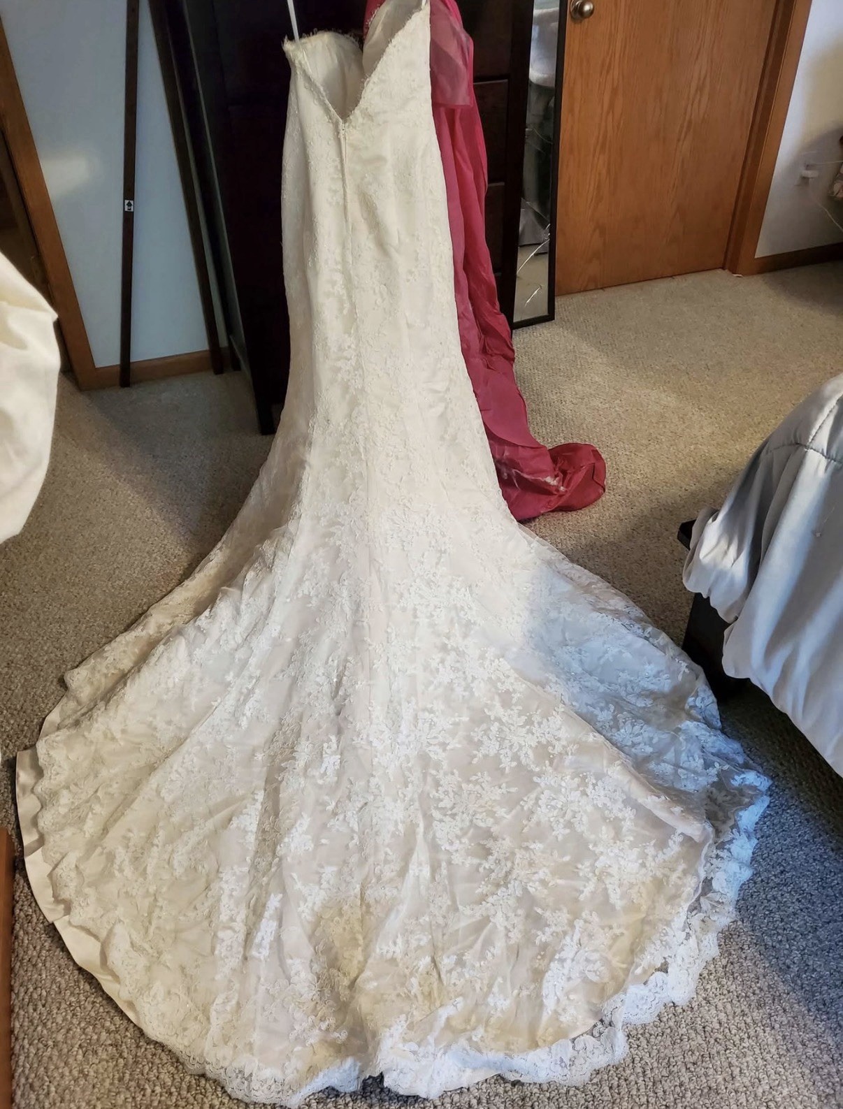 Ivory Sweetheart Sleeveless Lace Mermaid & Trumpet Wedding Dress Size 8 Train