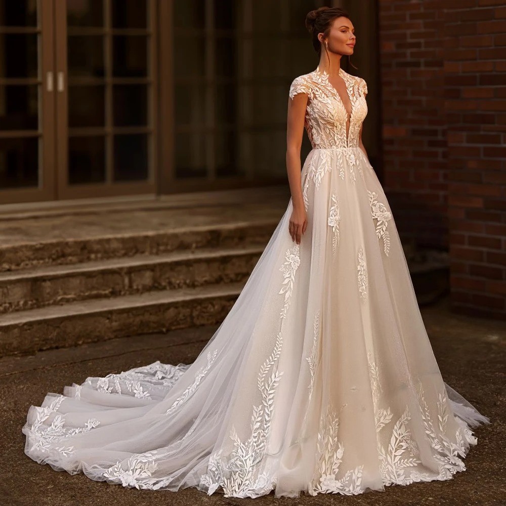 Vintage Wedding Dresses with V-neck Appliques Cap Sleeves Backless Court Train