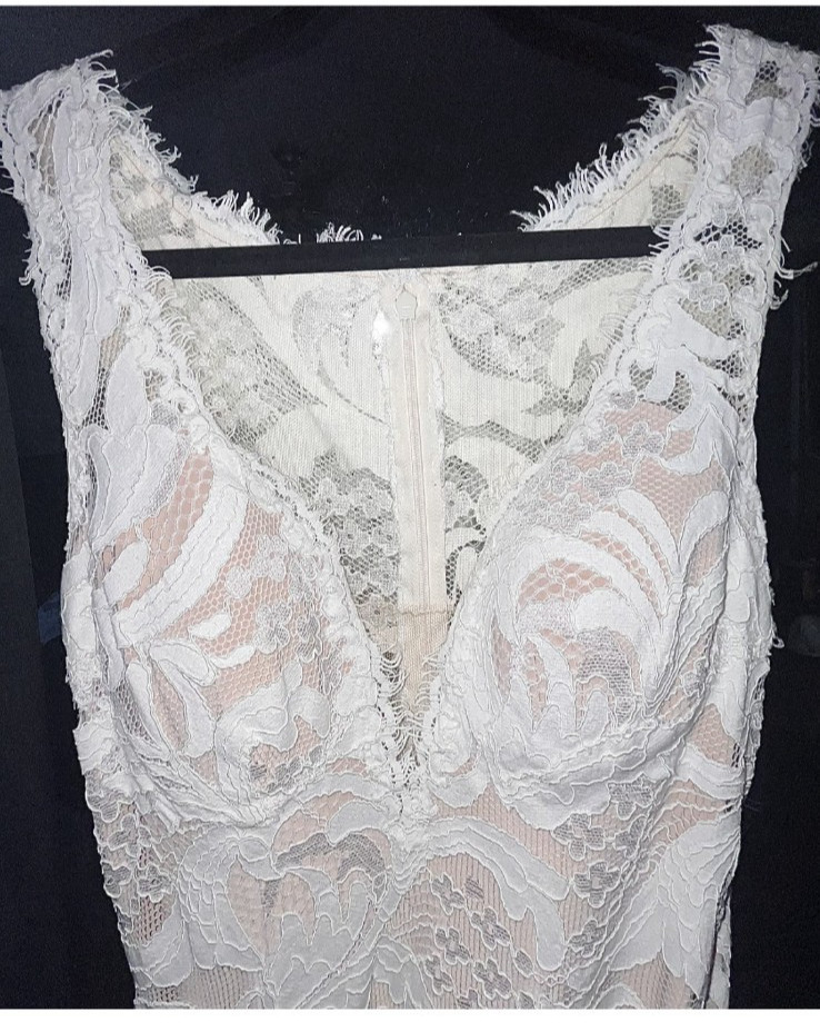 New wedding dress Wtoo by Watters. size 2/4. FitnFlare. *Never Been Worn*