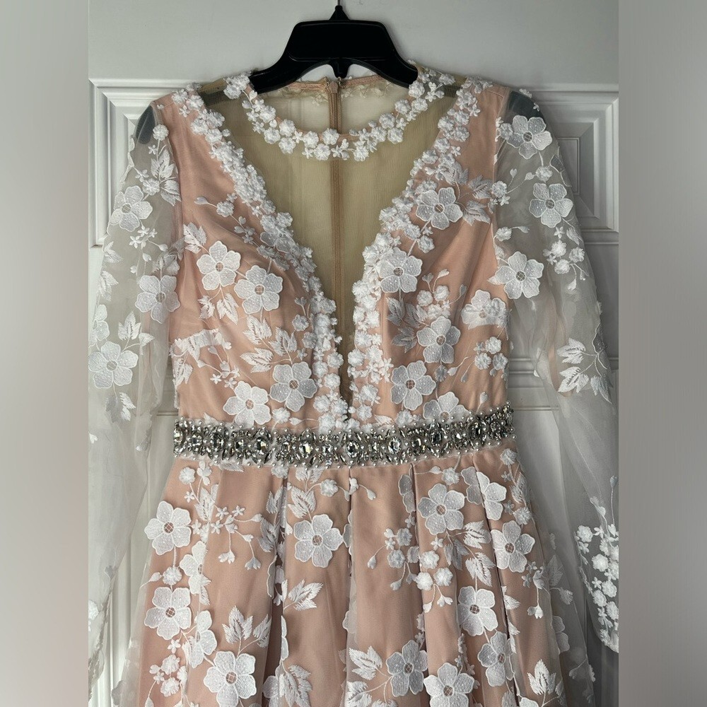 New NWT ASHLEY LAUREN COLLECTION 1396 white/nude bridal wedding DRESS size 4