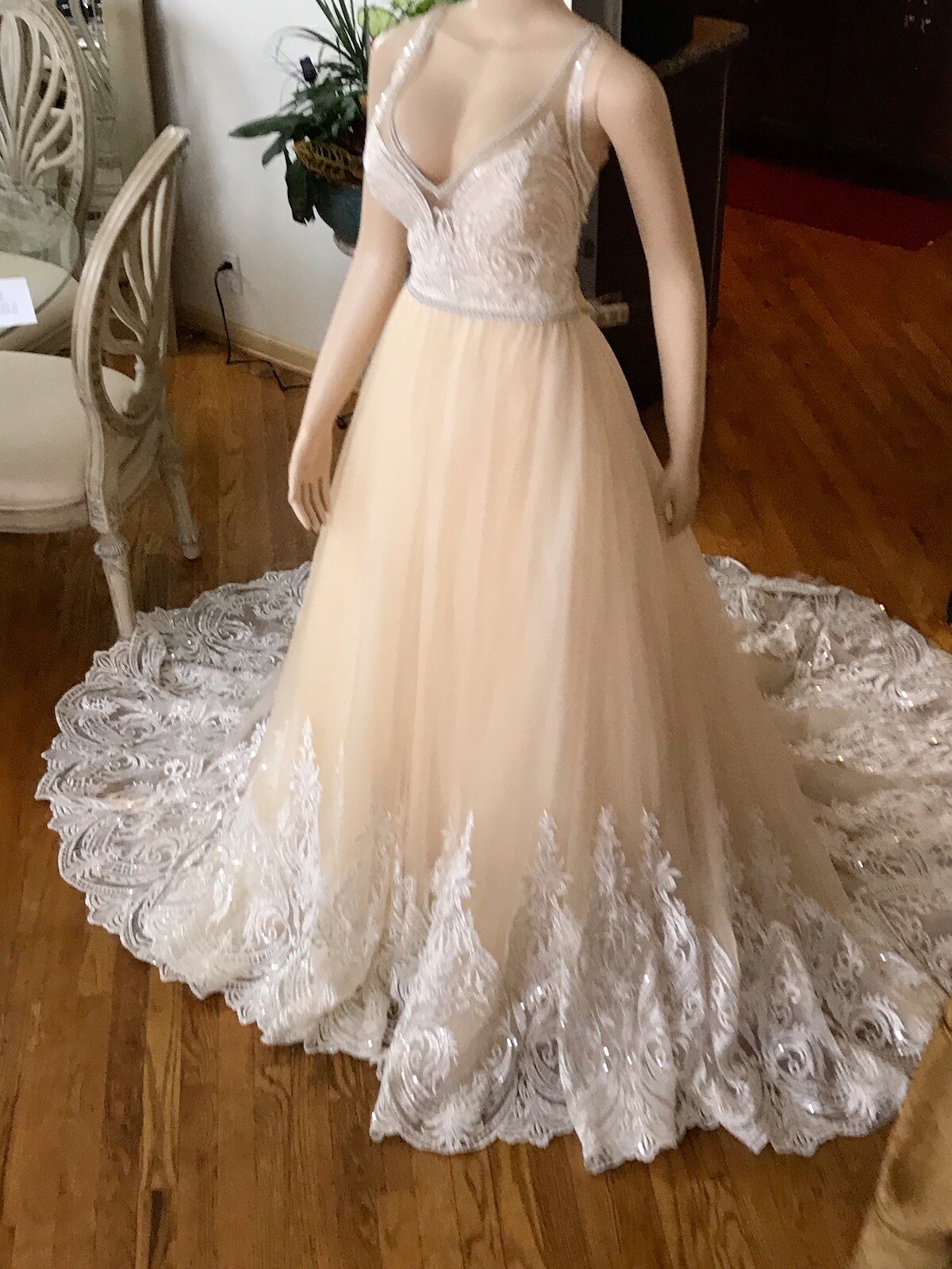 New ASHLEY &JUSTIN Bridal Gown Wedding Dress Size 8 Iv Nude 4702125
