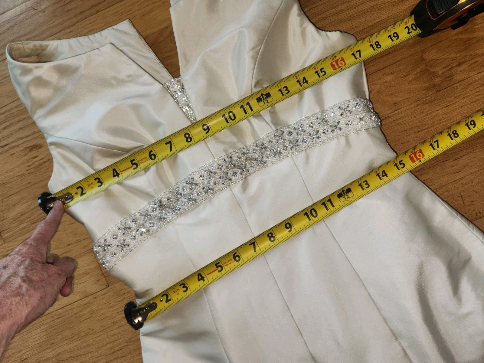 2 Be Bride 100% SILK Ivory Wedding Gown* sz8 beaded & Covered Buttons*Very Gd!!