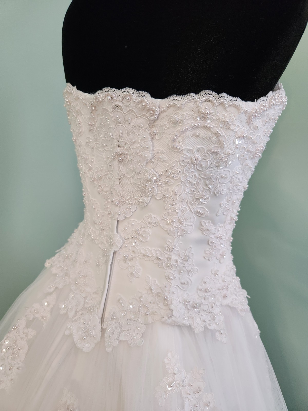 BEAUTIFUL Oleg Cassini White Wedding Dress Size 8 – SEE MEASUREMENTS BELOW!!