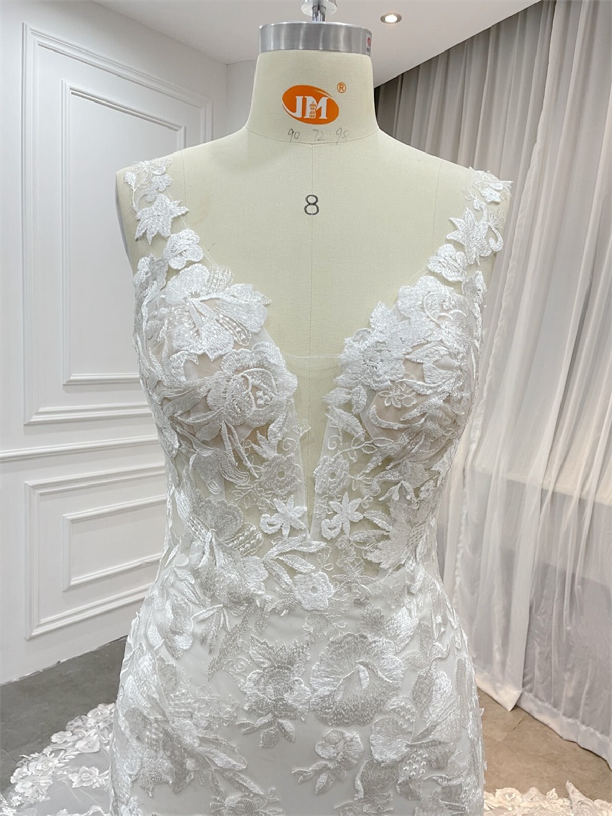 Gorgeous Floral Lace Wedding Dress Bridal Gown Custom made scalloped train Strap