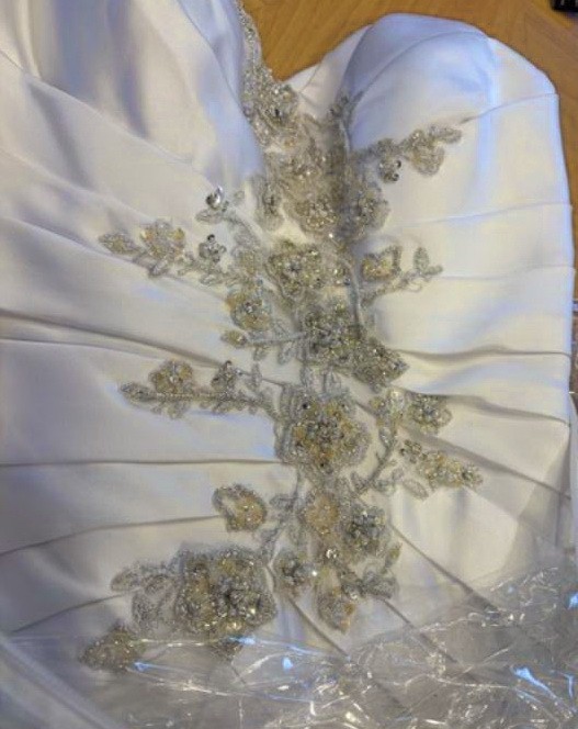 Oleg Cassini White Embellished Strapless Sweetheart Ball Gown Size 4 $1000