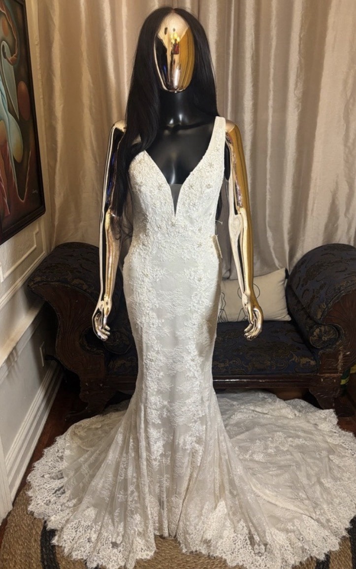Casablanca Bridal Ivory Lace Fit & Flare Wedding Dress V Neck Size 12