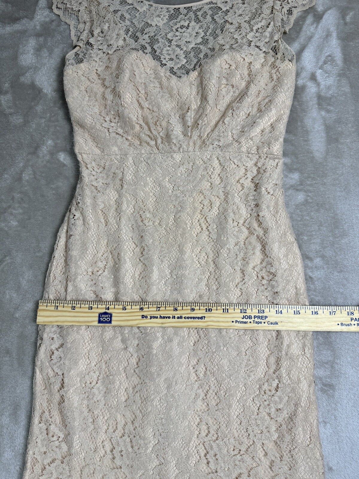 Amsale Wedding Gown Size 6 – Beige Ivory Lace Lightweight Feminine Mermaid Flare