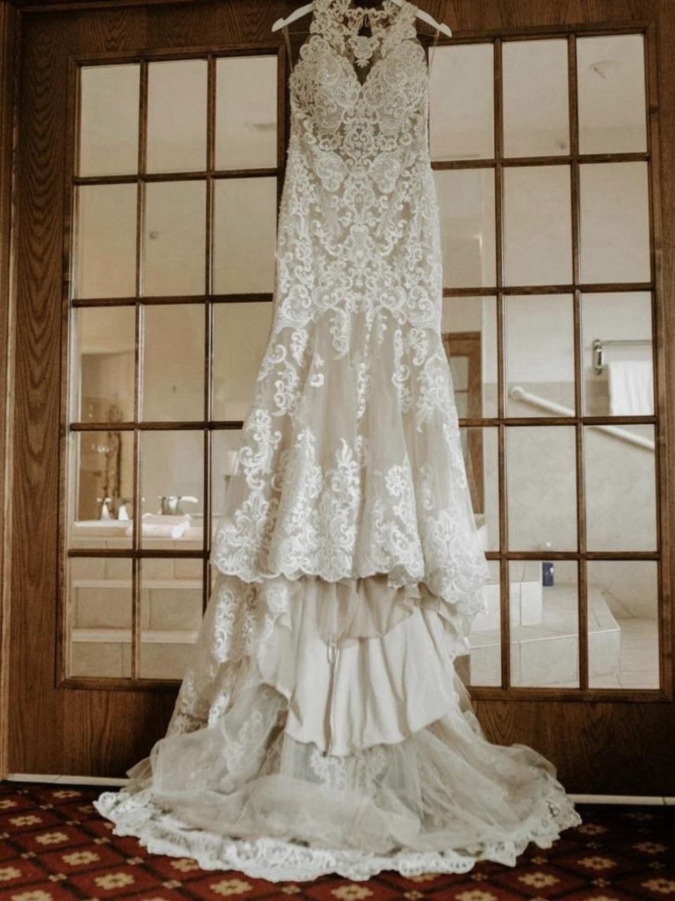 Ivory Lace Sleeveless Illusion Neckline Mermaid Wedding Dress with Veil