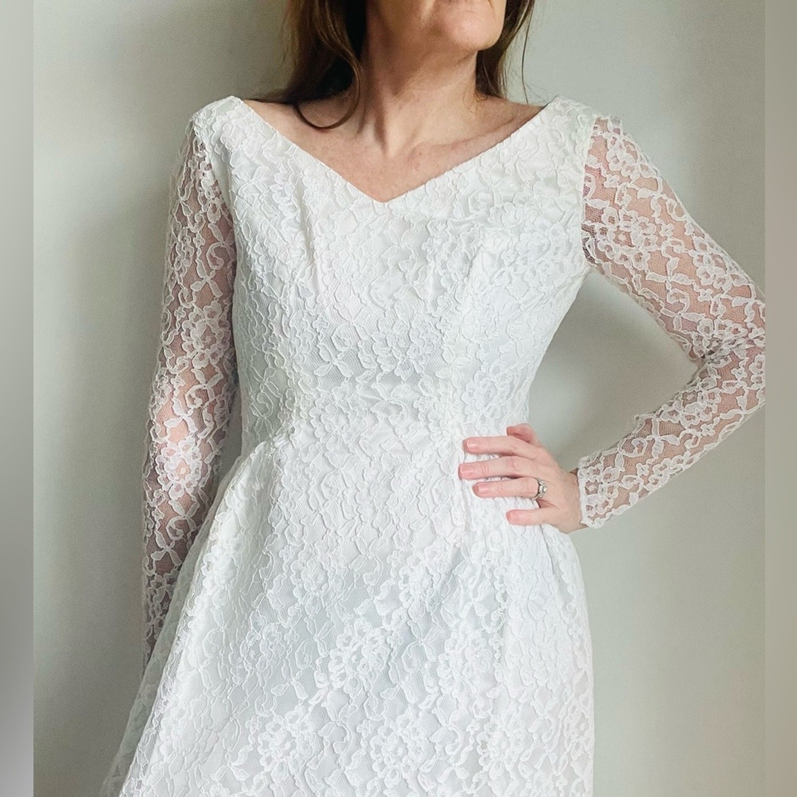 Vintage Lace White Wedding Gown Floor Length Size 4 long Sleeve Elegant Classic