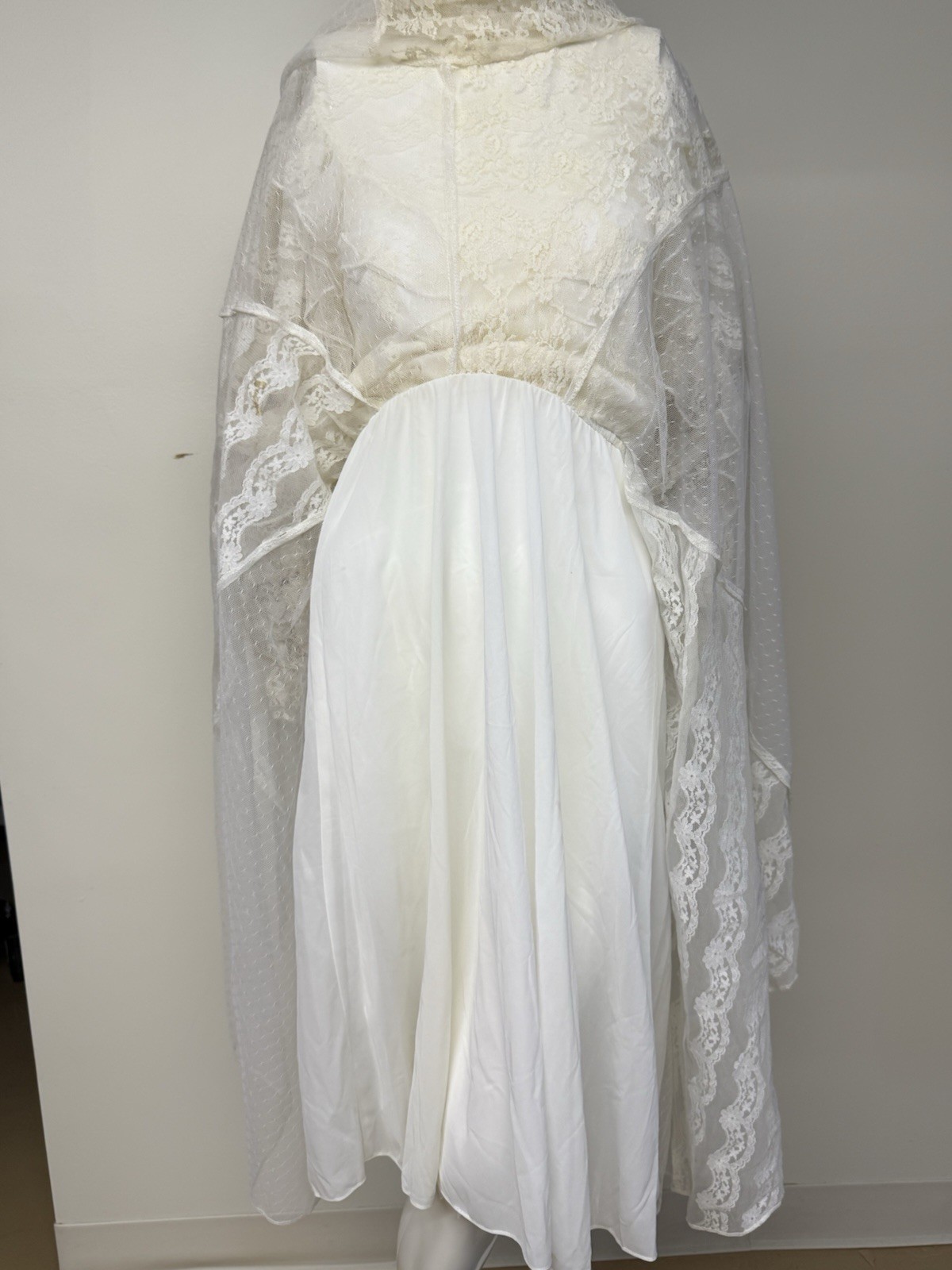 Vintage Wedding Dress Off White Lace Tier Puff Ruffled Sleeve No Tags?