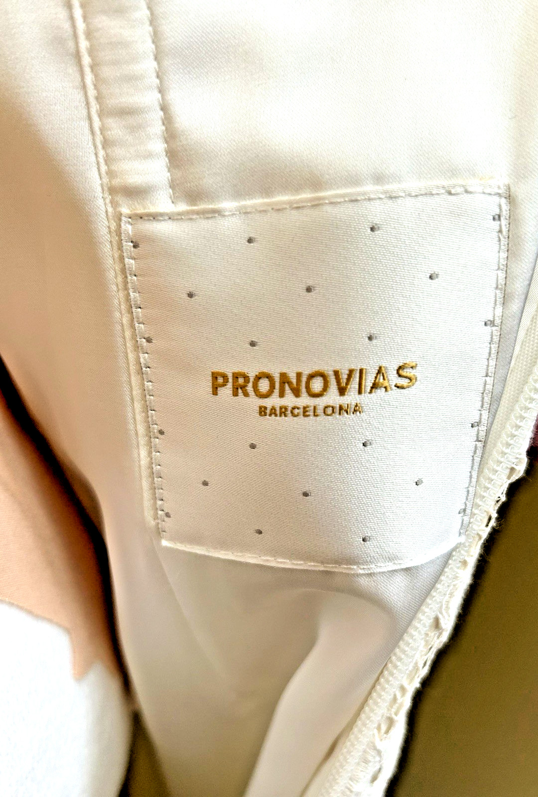 Pronovias Mosaico Wedding Dress Off White Size 12 US