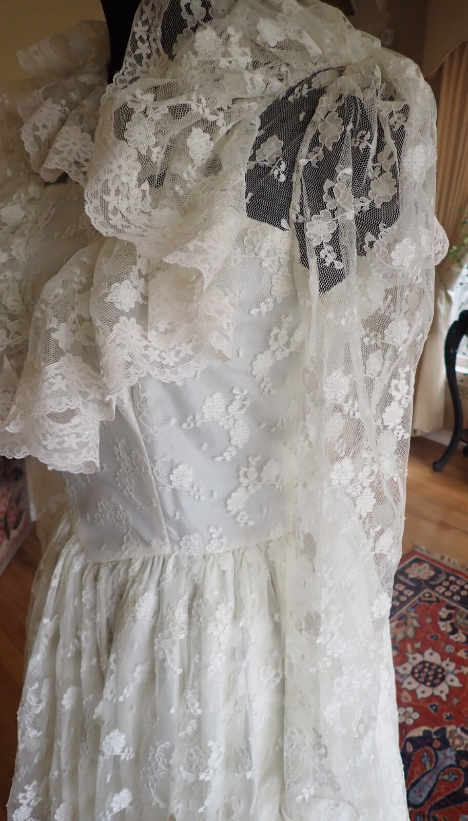 70s VTG Ivory Victorian Wedding Dress Lace & Taffeta Shawl Collar Tie Waist XS