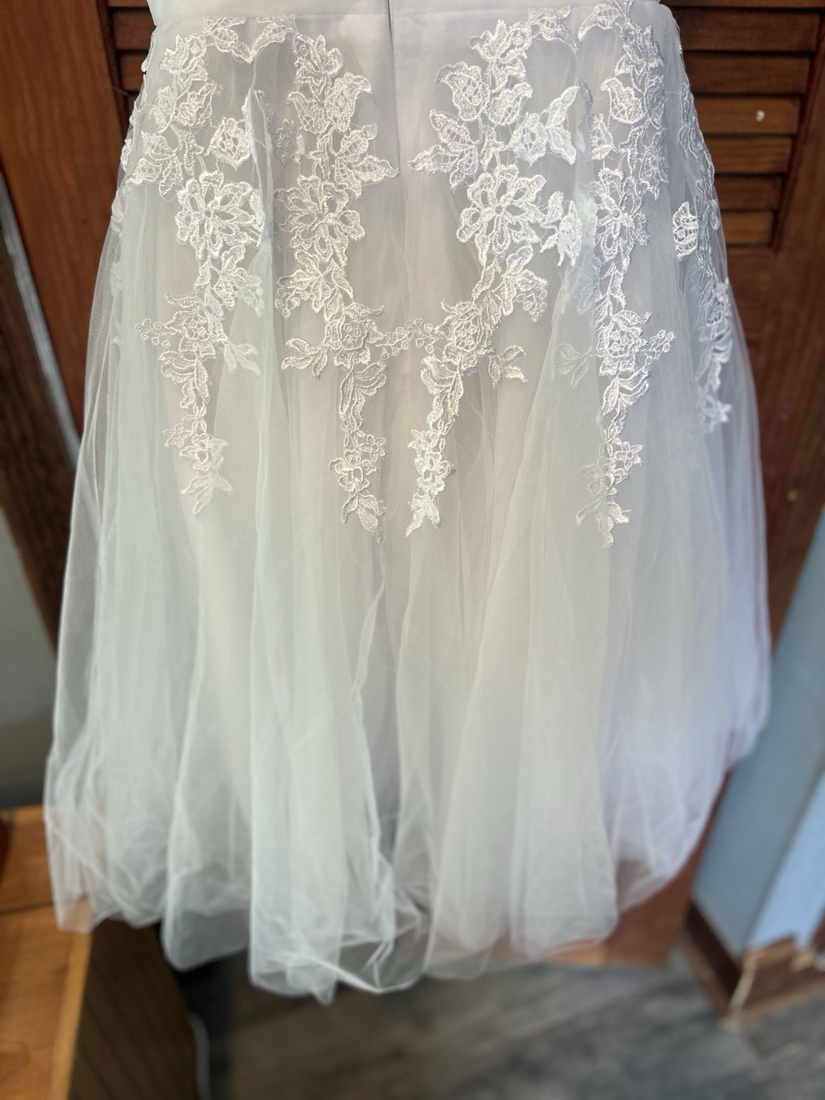 Elegant Sheer Vintage Short MIDI Lace Wedding Dress, Size 8