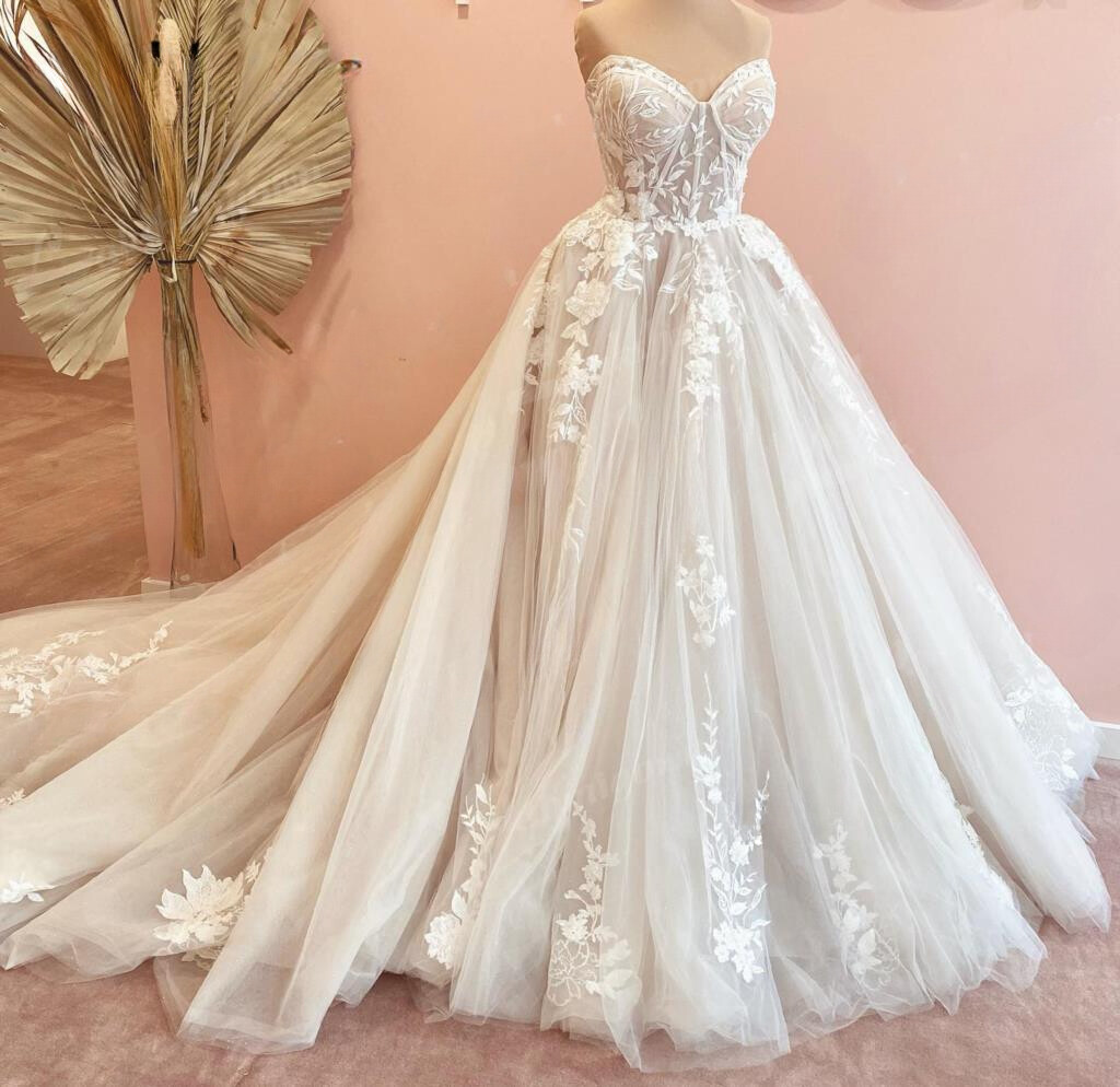 A Line Court Train Wedding Dresses Strapless Lace Appliques Lace Bridal Gowns