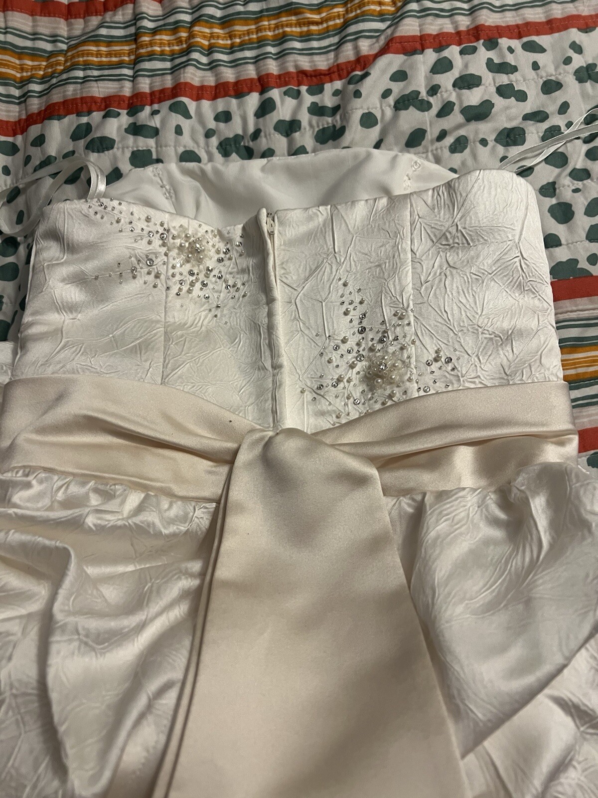 Enzoani wedding dress is a size small is off-white and beige is very beautiful
