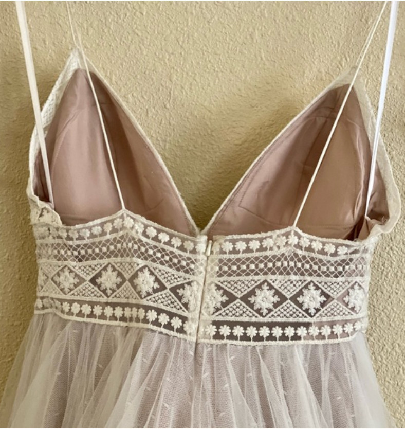 Willowby by Watters Gorgeous Embroidered Wedding Dress Boho Cream/Tan – Size 10