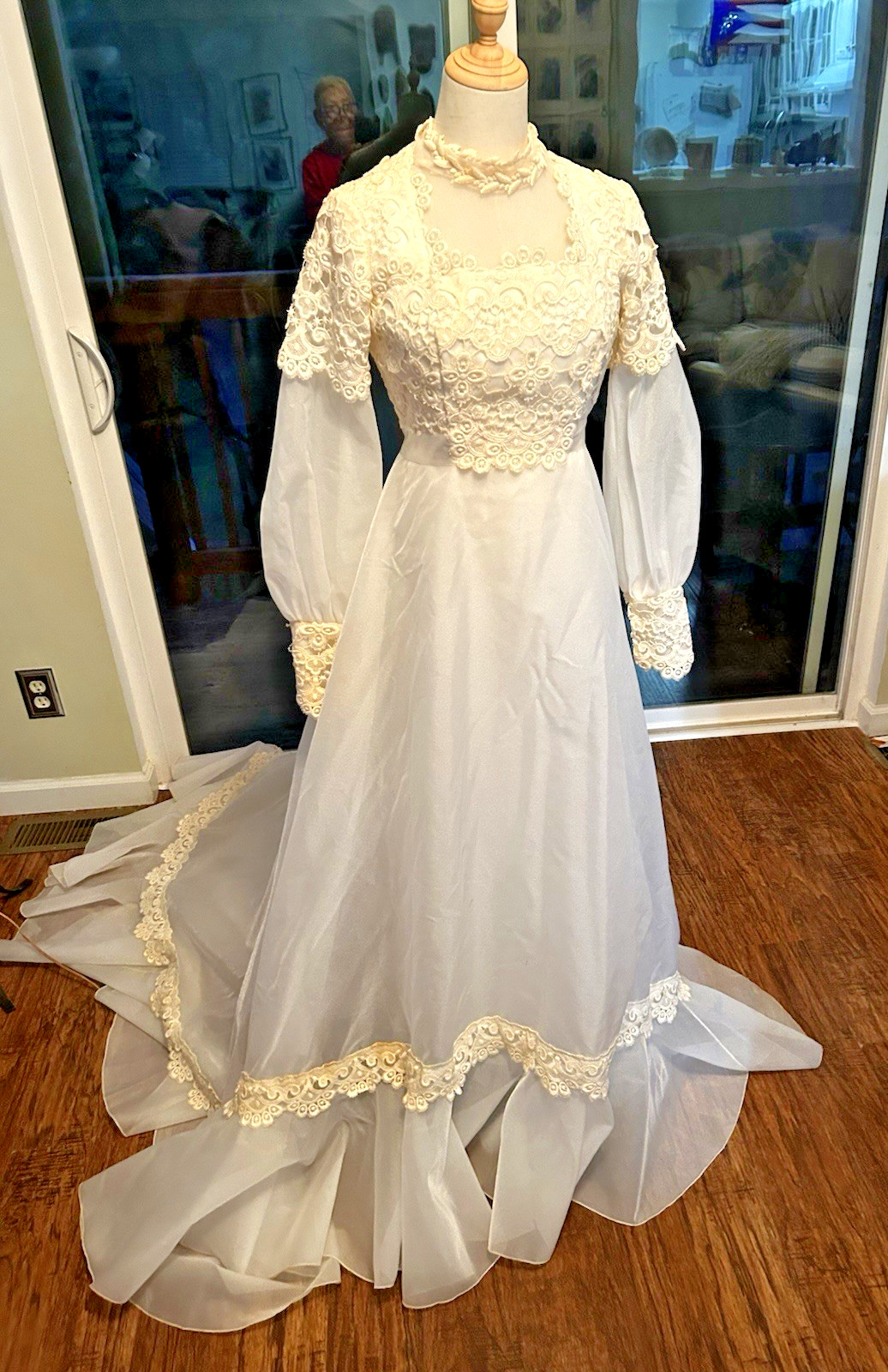 Beautiful Vintage Wedding Dress With Veil, train, lace, back buttons and zipper