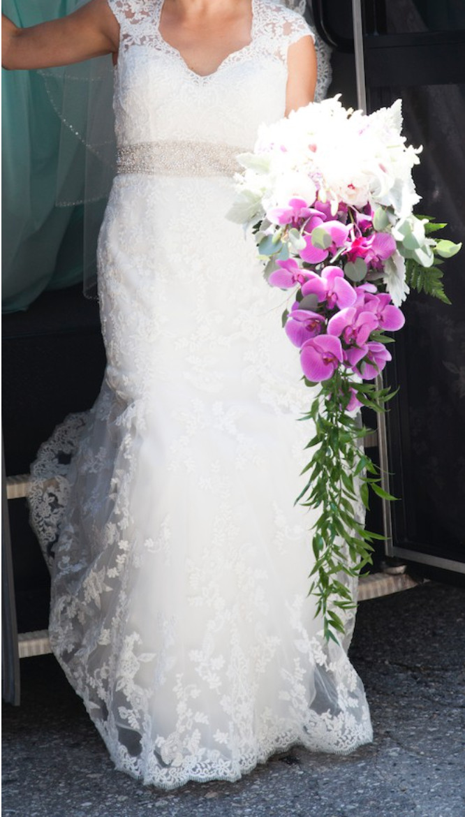 wedding dress size 6 pre owned