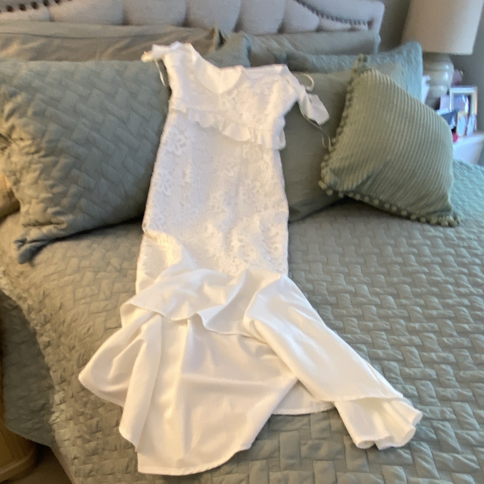 Two Sisters Off Shoulder White Lace Short Sleeve Mermaid Full Length Zip