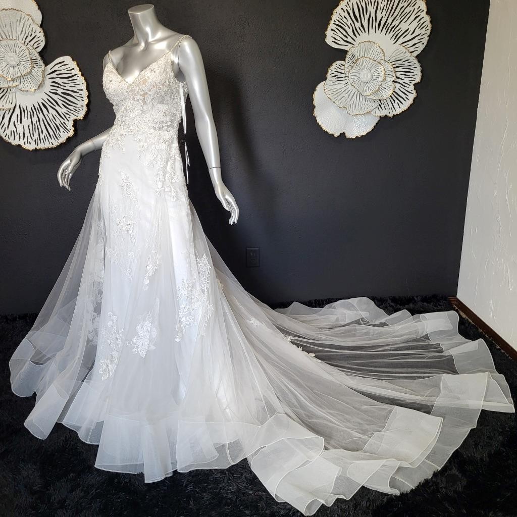 NWT~$1699~JOVANI~2/4~IVORY EMBELLISHED LACE FIT & FLARE WEDDING DRESS GOWN