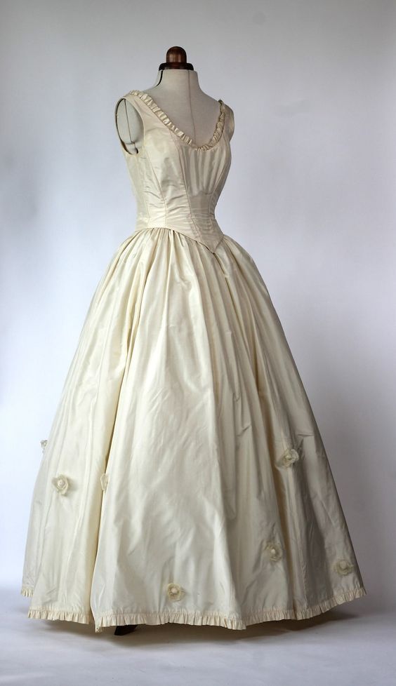 Victorian Wedding Dresses Vintage Sleeveless Champagne 1950s Bridal Ball Gowns