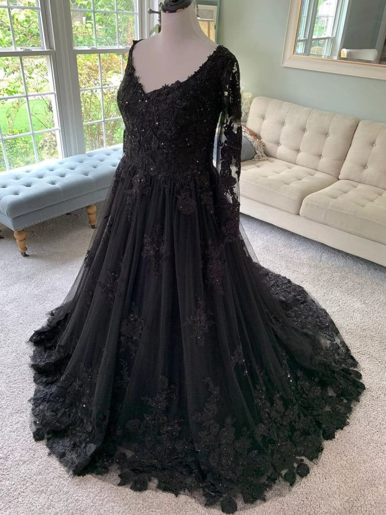 Gothic Black Wedding Dresses with V Neck Long Sleeve Lace Applique Bridal Gown