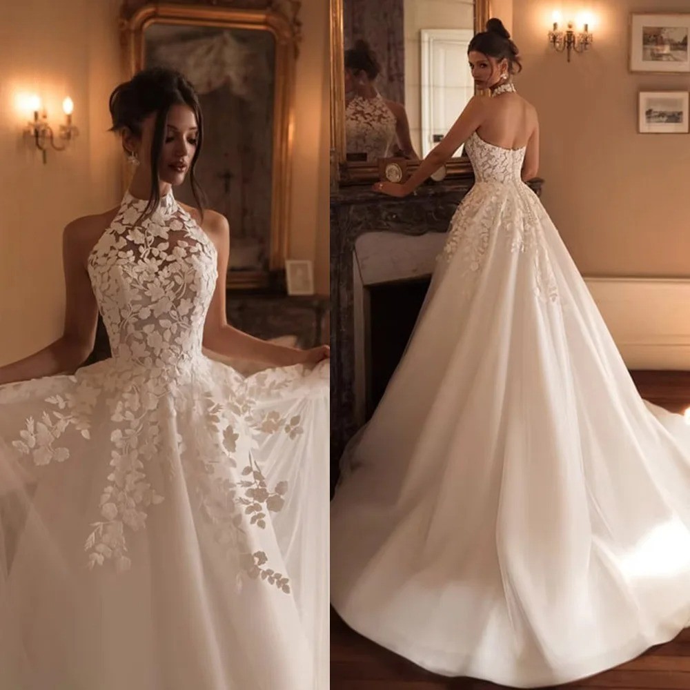Halter Wedding Dresses Lace Appliques A-line Sleeveless Button Bridal Gown