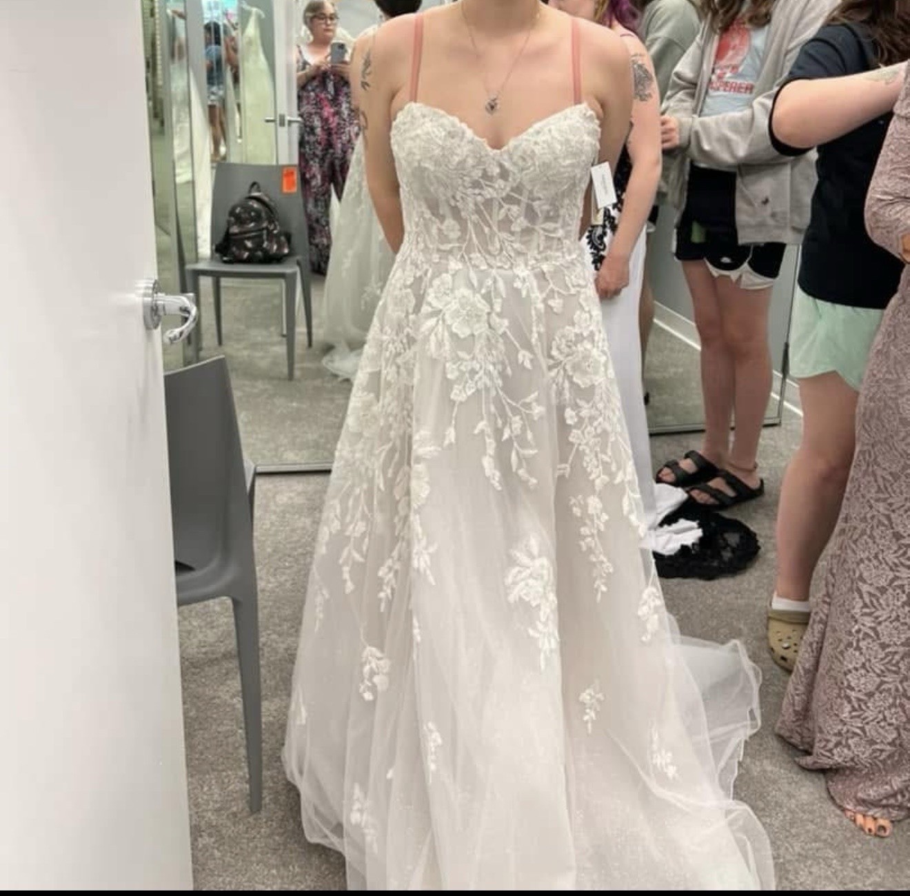Off-White Lacey Wedding Dress Size 8 Strapless ￼